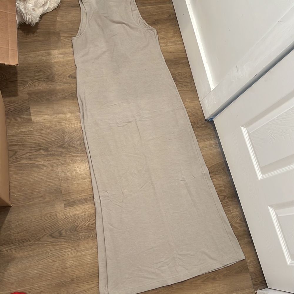 Tan Long collared dress - Picture 7 of 7